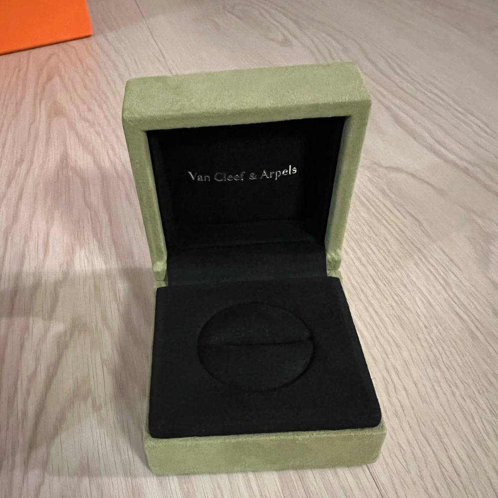 Van Cleef & Arpels Ring Box